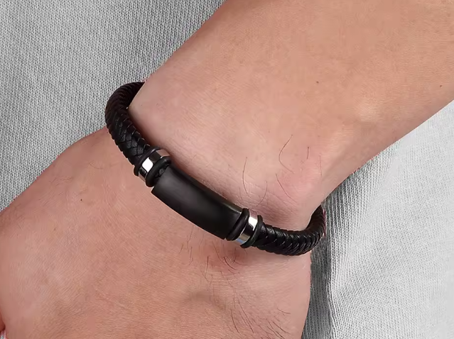 Urban Steel – Pulseira Preta com Couro Trançado e Fecho Magnético
