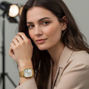 Casio Vintage Feminino - Relógio Analógico Quadrado com LED Iluminado | Aço Inox à Prova d'Água