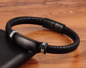 Urban Steel – Pulseira Preta com Couro Trançado e Fecho Magnético