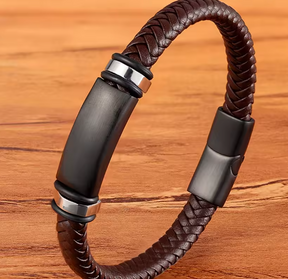 Urban Steel – Pulseira Preta com Couro Trançado e Fecho Magnético