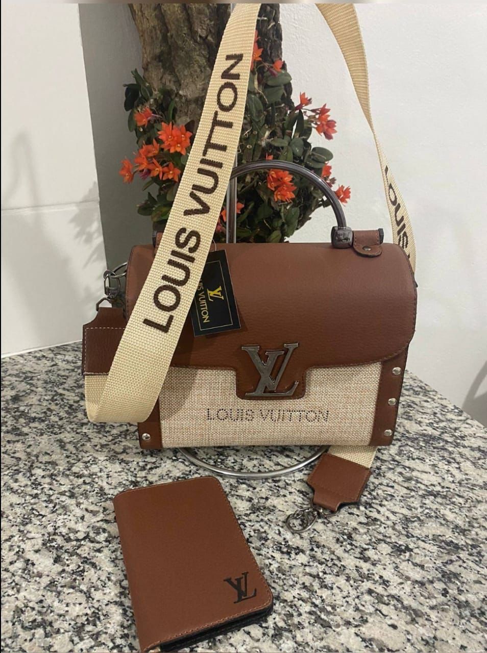 Kit Exclusive LV: Mini Baú de Madeira Monograma & Porta-Cartões Slim Prestige