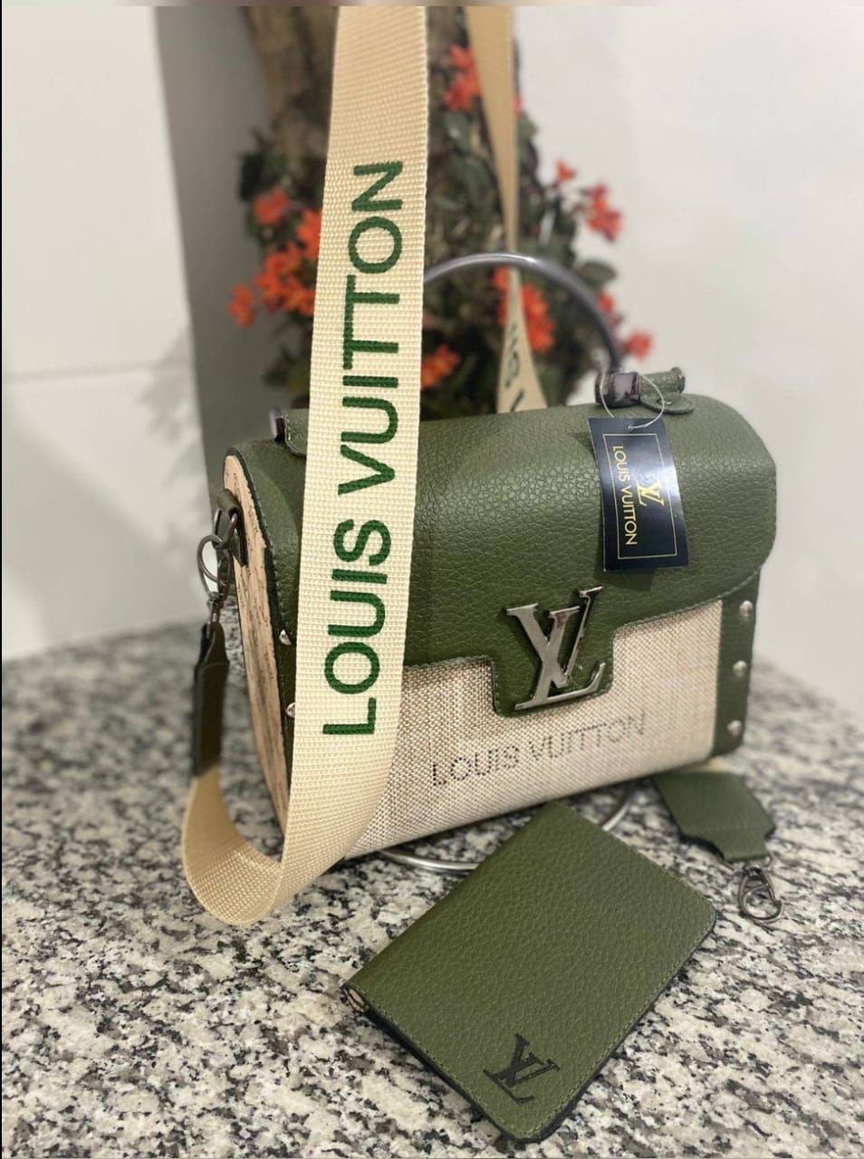 Kit Exclusive LV: Mini Baú de Madeira Monograma & Porta-Cartões Slim Prestige