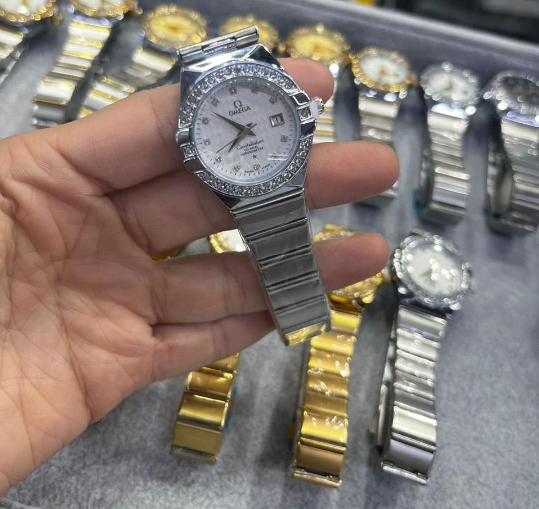 Chronos Elite S-Series: Relógio de Luxo com Bezel de Cristais e Design Integrado